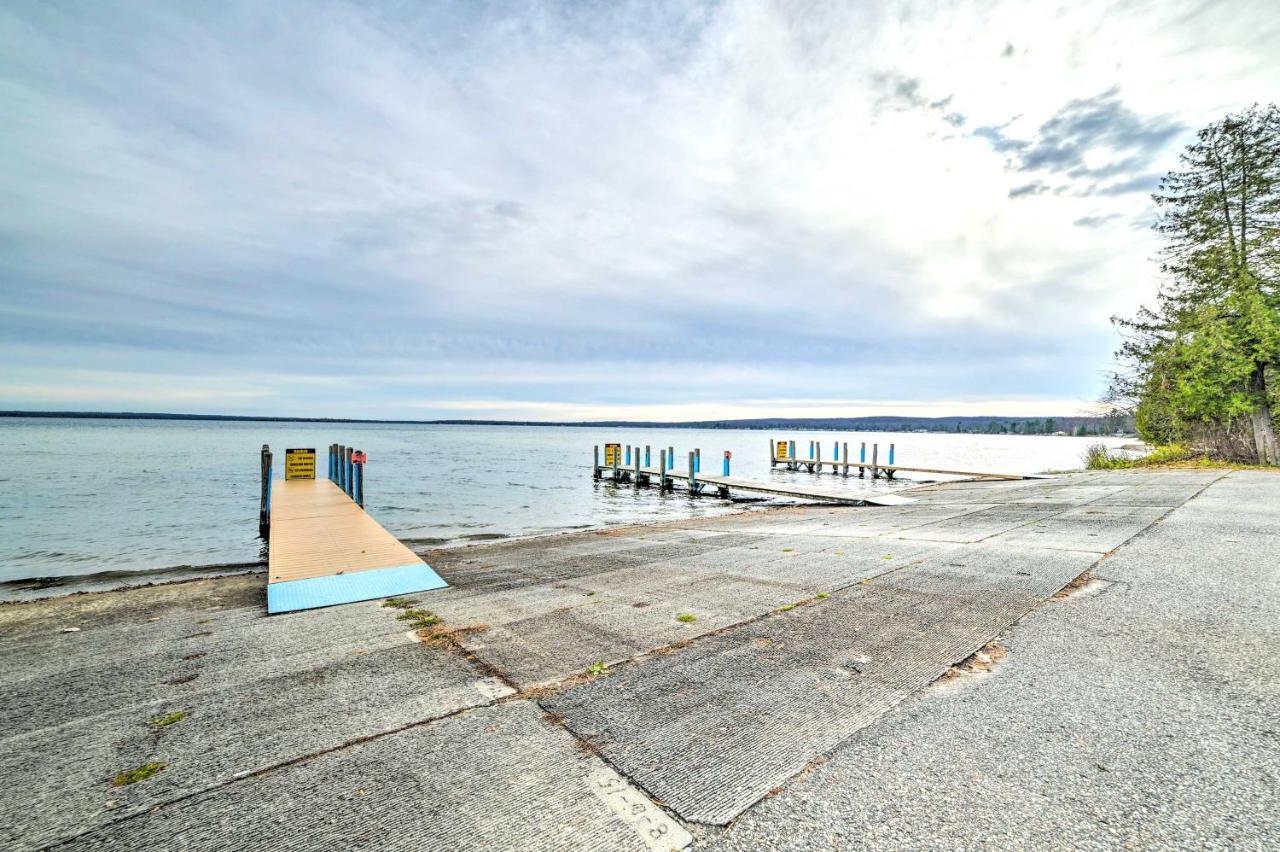 Higgins Lake Retreat - Hike, Swim, Relax! Roscommon Exterior photo